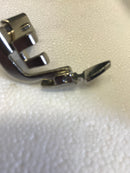 Adjustable zip/piping foot