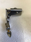 Adjustable zip/piping foot